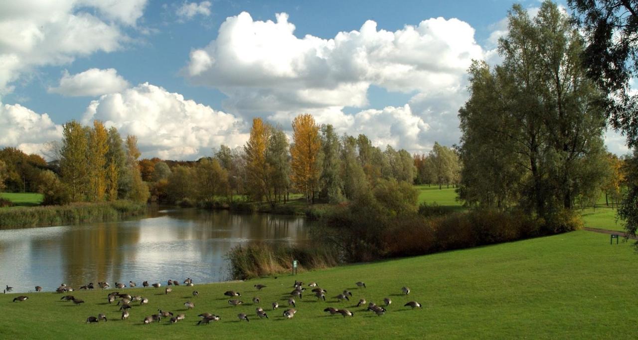 National Badminton Centre Lodge & Health Club Milton Keynes Exteriör bild