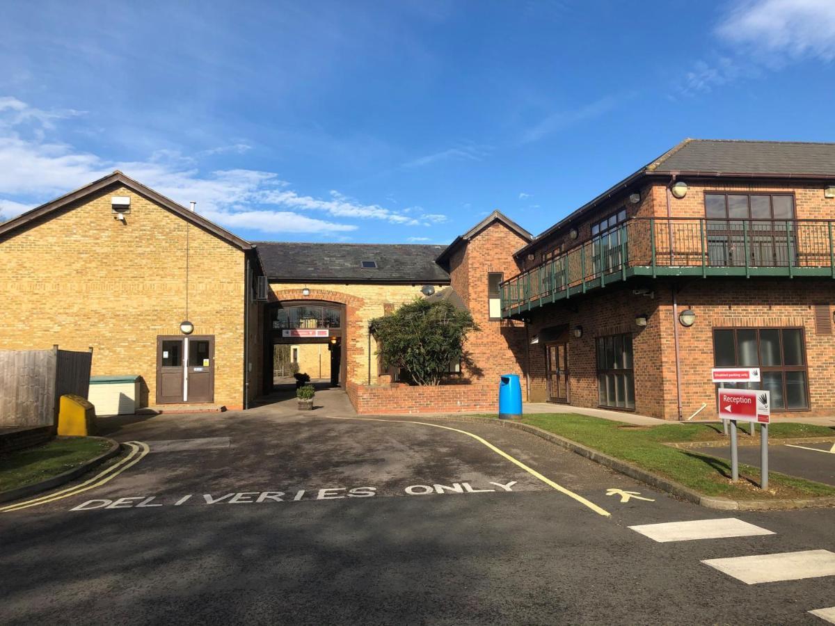 National Badminton Centre Lodge & Health Club Milton Keynes Exteriör bild